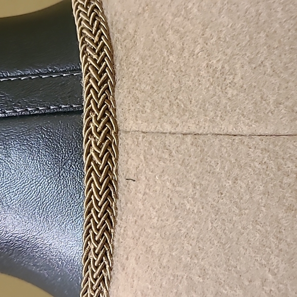 Giorgio Armani cashmere coat with beautiful trim. Size 42 / US 8 Made in Italy - Picture 8 of 12